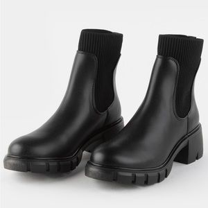 Steve Madden Hayle Lug Sole Boot NEW in box